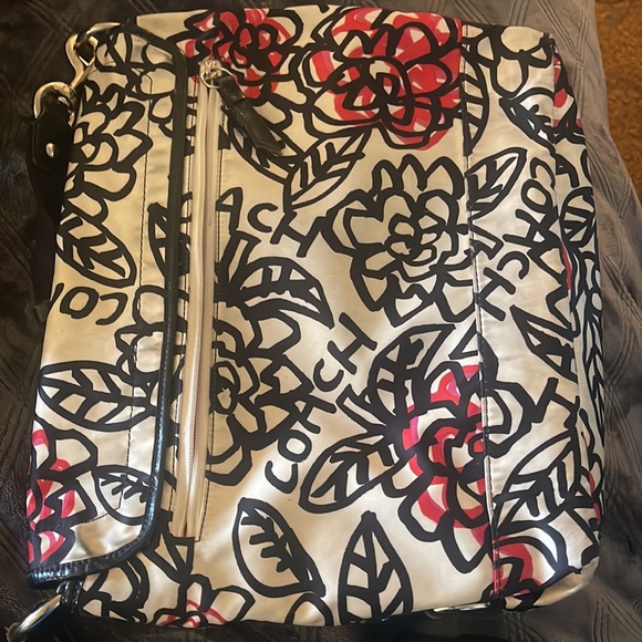 Coach Poppy Daisy Graffiti Messenger Style Shoulder or Crossbody Bag F16915 - Picture 8 of 12